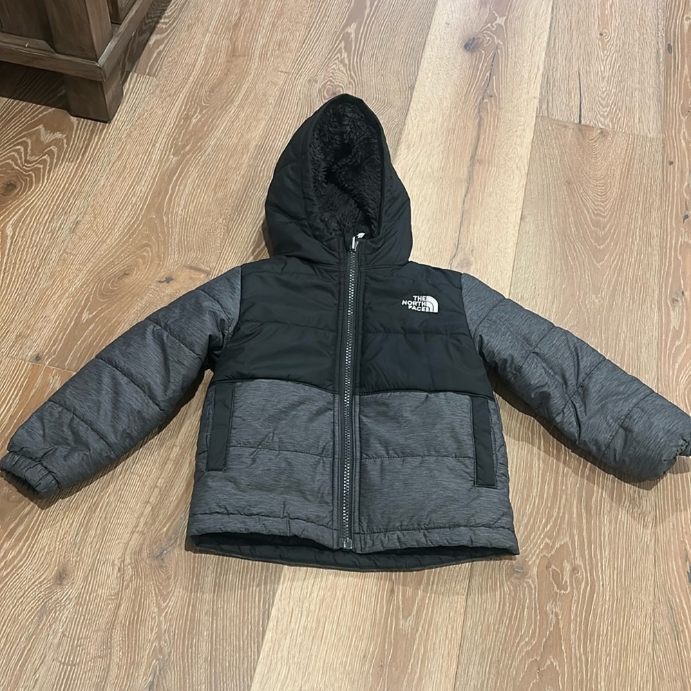 The North Face Reversible Mount Chimbo Hooded Jacket 3T